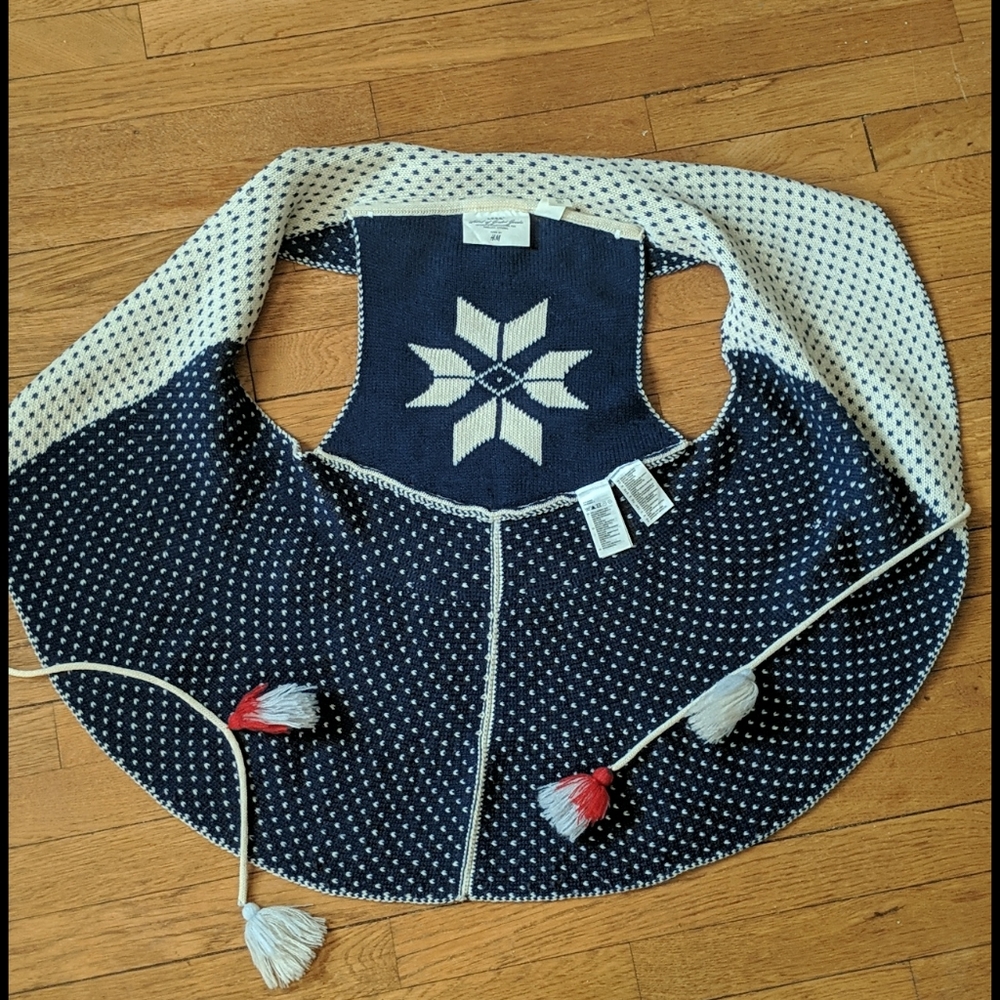 NWOT: Apés Ski Snowflake Sweater